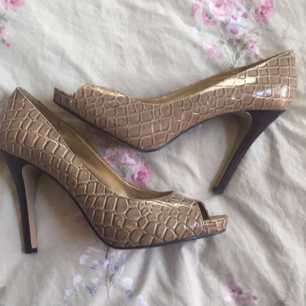 Nude crocodile peep toe pumps